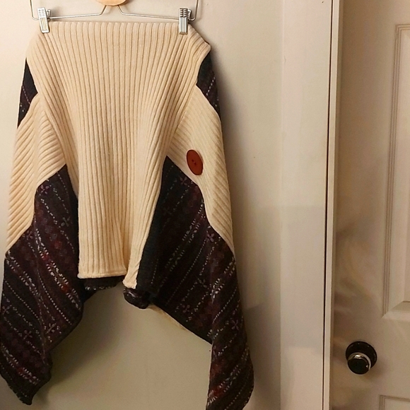 Cut Wool Designs Poncho Top/ Wool/ Upcycled/ Mint Condition/ One Size Fits All - Picture 1 of 5